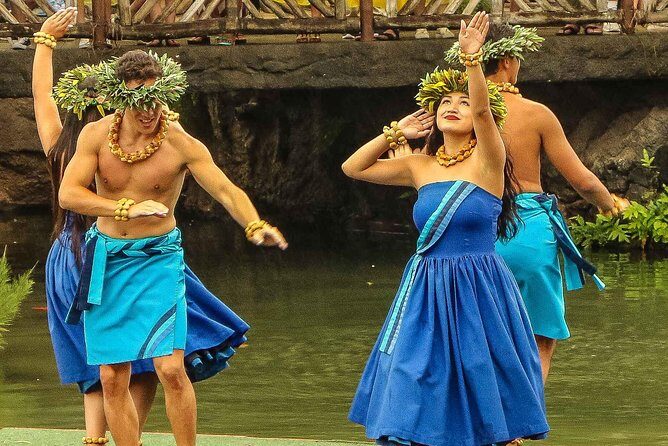 Best of Oahu: Pearl Harbor, Arizona Memorial and the Polynesian Cultural Center - Lunch at Hukilau Marketplace: fueling your late-day energy
