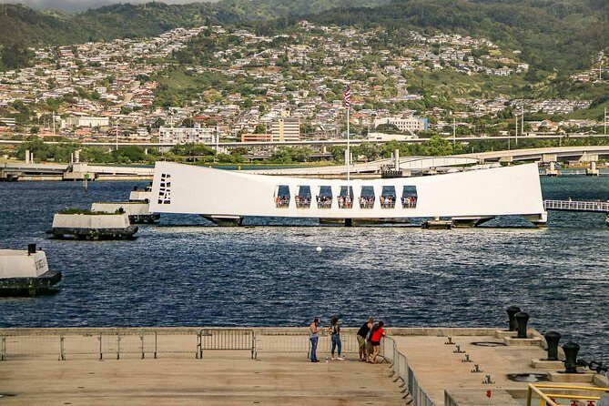 Best of Oahu: Pearl Harbor & Oahu Circle Island Tour from Waikiki - Stop 1: Pearl Harbor National Memorial Museums (1 Hour)