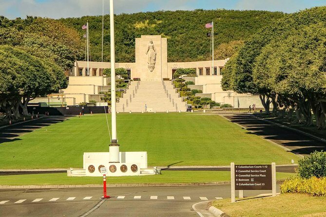 Best Of Oahu: Private Tour with Movie and Boat Tour USS Arizona Memorial - Private tour value: the guide does more than translate