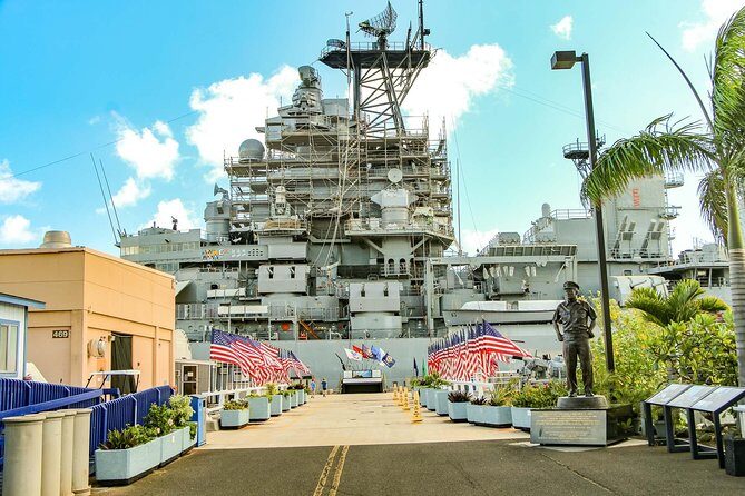 Best Of Pearl Harbor: The Complete Experience Tour - Punchbowl Crater, Downtown Honolulu, and the King Kamehameha Statue