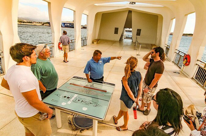 Best Of Pearl Harbor: USS Arizona Memorial & Historic Honolulu - Historic Honolulu: Iolani Palace and King Kamehameha Statue