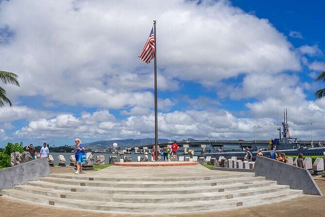 Deluxe Pearl Harbor USS Arizona Memorial and Honolulu City Tour - Honolulu Highlights From the Van: Iolani Palace to Kawaiahao Church