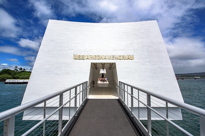Grand Pearl Harbor and City Tour - A five-hour Pearl Harbor-and-Honolulu day that fits real schedules