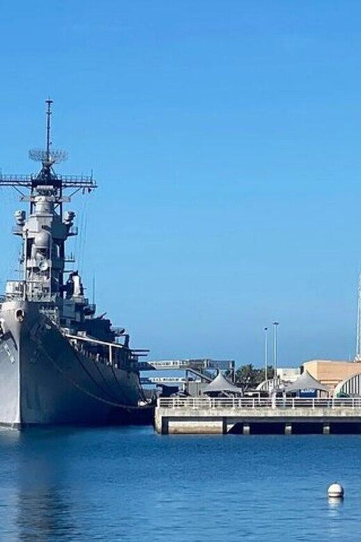 Honolulu: Pearl Harbor, USS Arizona and Battleship Missouri - USS Arizona Memorial boat ride: why the water matters