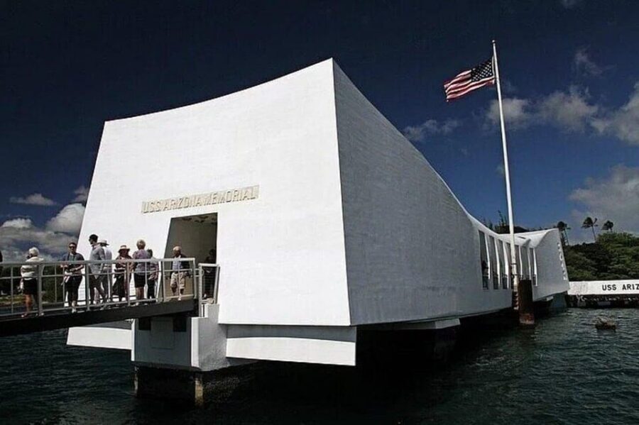 Honolulu: Pearl Harbor, USS Arizona and Battleship Missouri - USS Missouri on a schedule: the “Mighty Mo” in real-life detail
