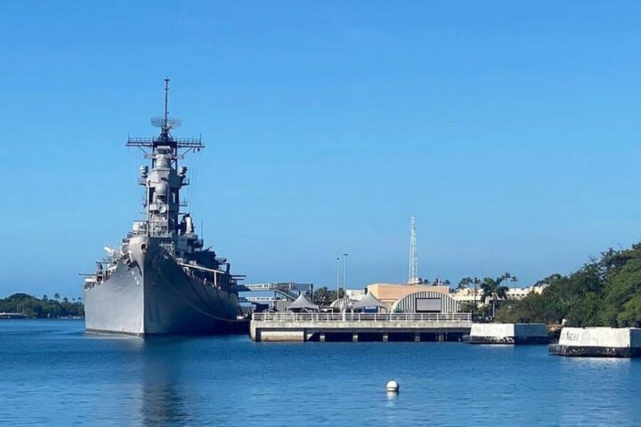 Honolulu: Pearl Harbor, USS Arizona and Battleship Missouri - Pearl Harbor Visitor Center: setting the stage before the memorial