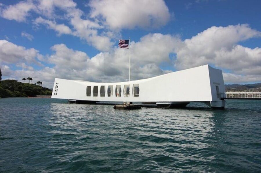 Honolulu: Pearl Harbor USS Arizona Memorial Tour - At the memorial: planning pocket-only and keeping it smooth