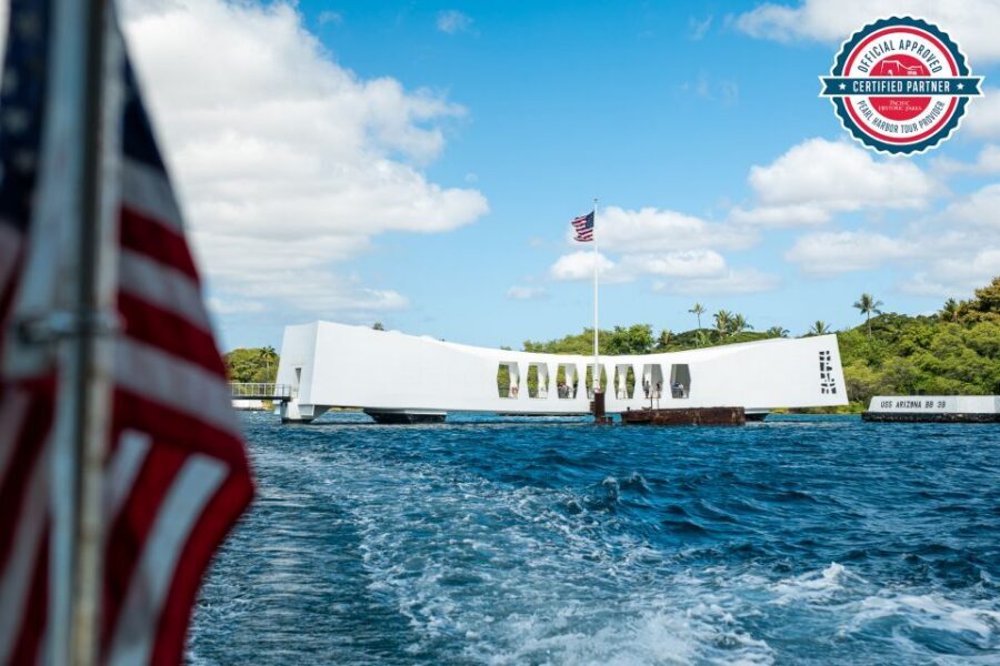 Honolulu: Salute to Pearl Harbor - USS Arizona Memorial Tour - The guided ride toward the harbor: where your guide earns their keep
