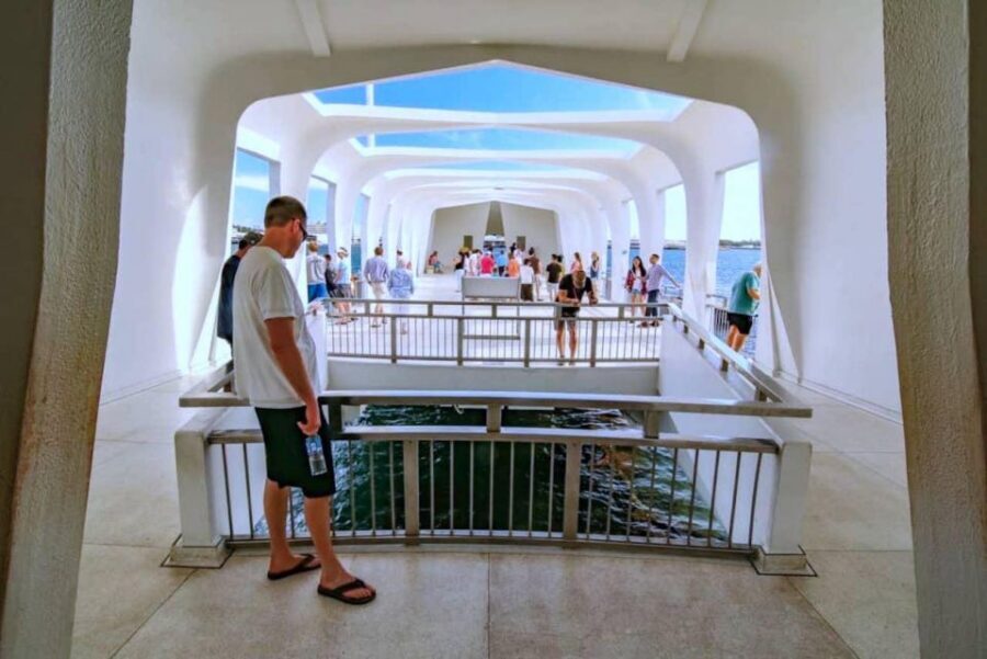 Oahu: Pearl Harbor Battleships Group Tour - Punchbowl Crater Photos and a Quick Downtown Honolulu Stop