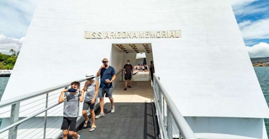 Oahu: Pearl Harbor Battleships Group Tour - Visitor Center First: Why Starting at 7:15 Works