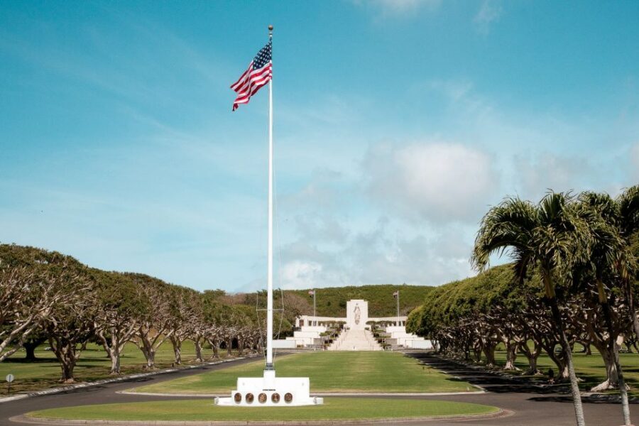 Oahu: Pearl Harbor, USS Arizona, and City Highlights Tour - Punchbowl National Cemetery: a different kind of memorial