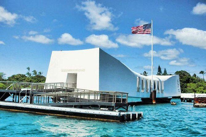 Oahu: Pearl Harbor USS Arizona Memorial - Pearl Harbor National Memorial: how the visitor center sets up your USS Arizona visit