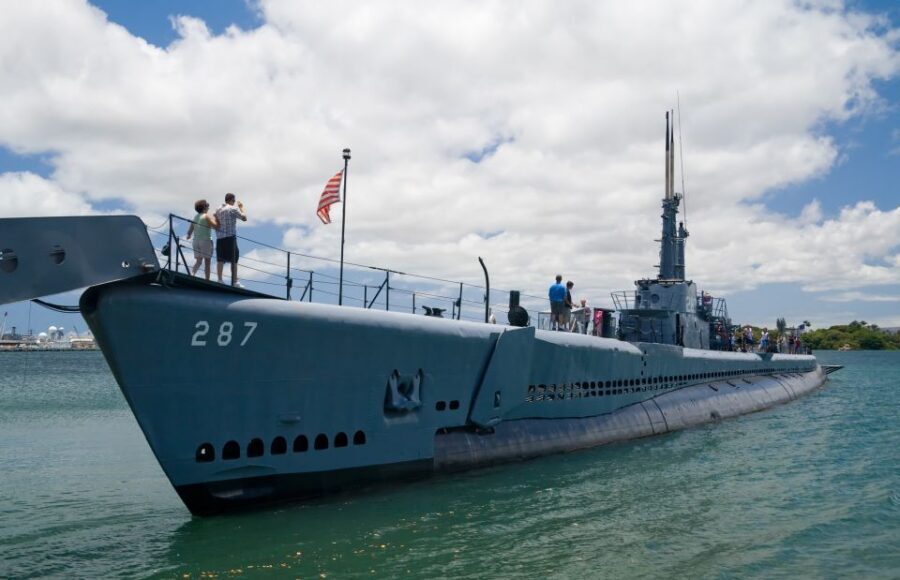 Oahu: Pearl Harbor, USS Arizona, Might Mo, & Honolulu Tour - Practical tips that make this tour easier on your body and bags