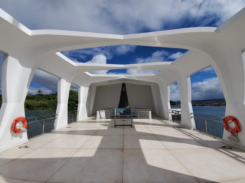 Oahu: USS Arizona Memorial Chief's Narrated Multimedia Tour - Multimedia narration stops: why the pace feels respectful