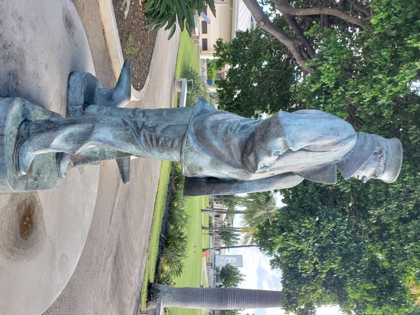 Oahu: USS Arizona Memorial Deluxe Tour - Start at the Pearl Harbor Visitor Center courtyard