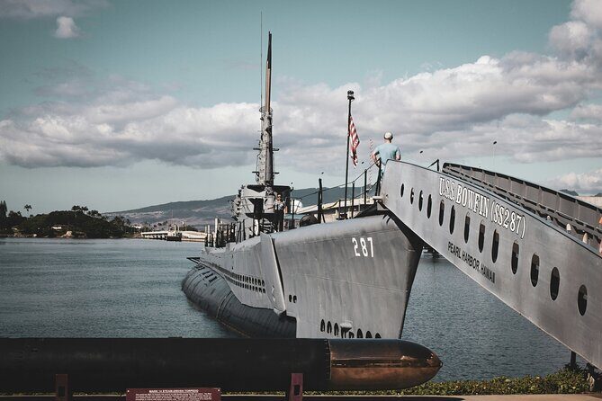 Pearl Harbor Arizona Memorial - USS Arizona Memorial: The Boat Ride and the Moment of Silence