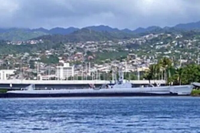 Pearl Harbor Arizona tour from HNL Airport - Downtown Honolulu WWII drive: WWII landmarks without the rental car
