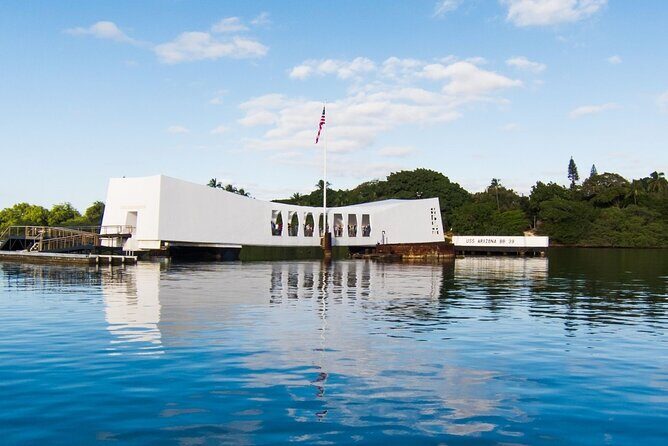 Pearl Harbor [Early Access], USS Arizona & Historic Honolulu Tour - Downtown Honolulu After Pearl Harbor: Iolani Palace and Aliʻiōlani Hale