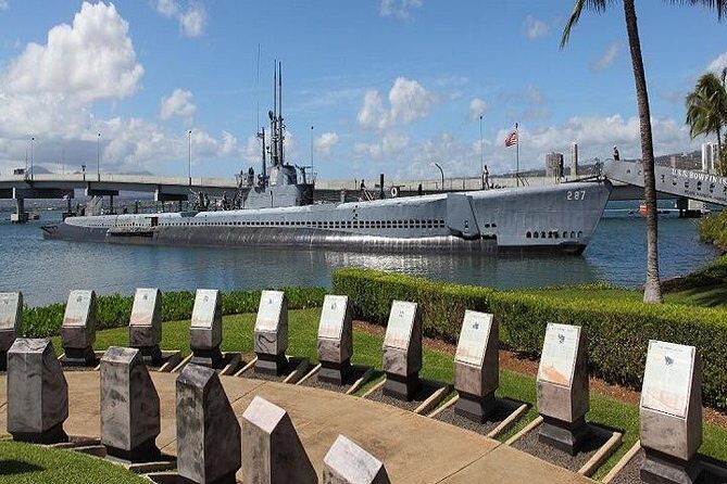Pearl Harbor & Mini Circle Island Departing from Maui - Kahuku and the North Shore: food and surf-coast photo stops