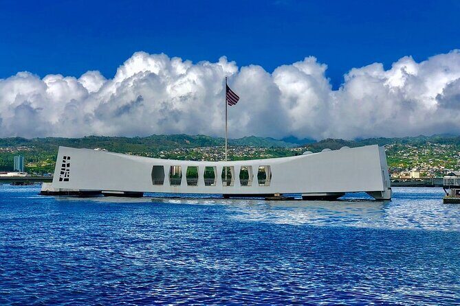 Pearl Harbor Tour with USS Arizona & Missouri Battleship - Downtown Honolulu Circuit: Chinatown, Wo Fat Building, and Classic Landmarks