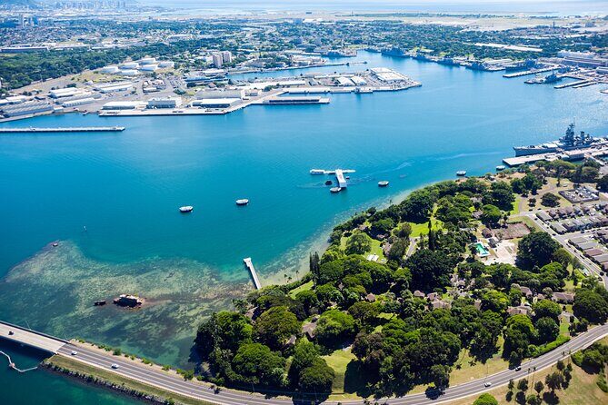 Pearl Harbor USS Arizona Memorial and Honolulu City Tour - Quick Honolulu pause: King Kamehameha Statue for 15 minutes
