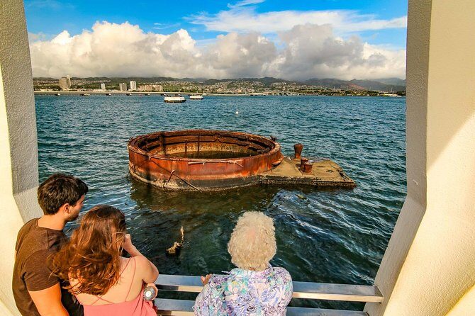 Pearl Harbor: USS Arizona Memorial & USS Missouri Battleship Tour from Waikiki - Guide Style and Small-Group Flow: Ask Questions, Then Explore