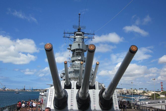 Premium Pearl Harbor Small Group Tour with Lunch - 6:45am pickup in Waikiki: why the early start helps