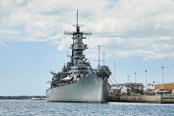 WWII Pearl Harbor Heroes Deluxe Tour - The aviation museum stop plus lunch: plan your time like a pro